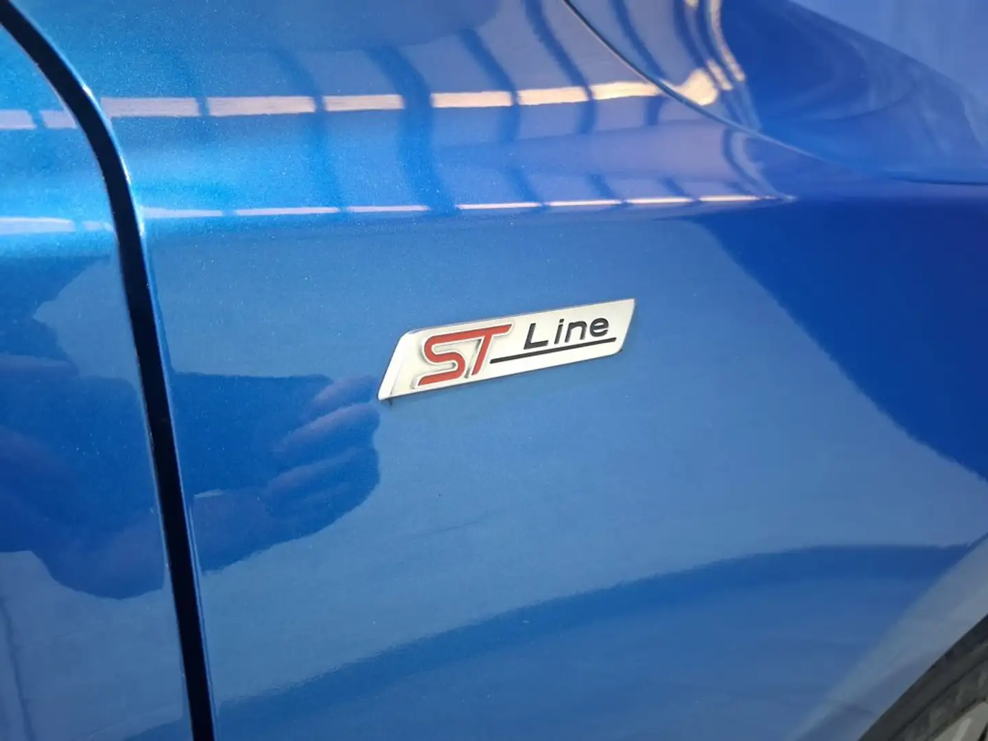 Ford Focus 1.0 Ecoboost MHEV 92kW ST-Line Bleu - 2