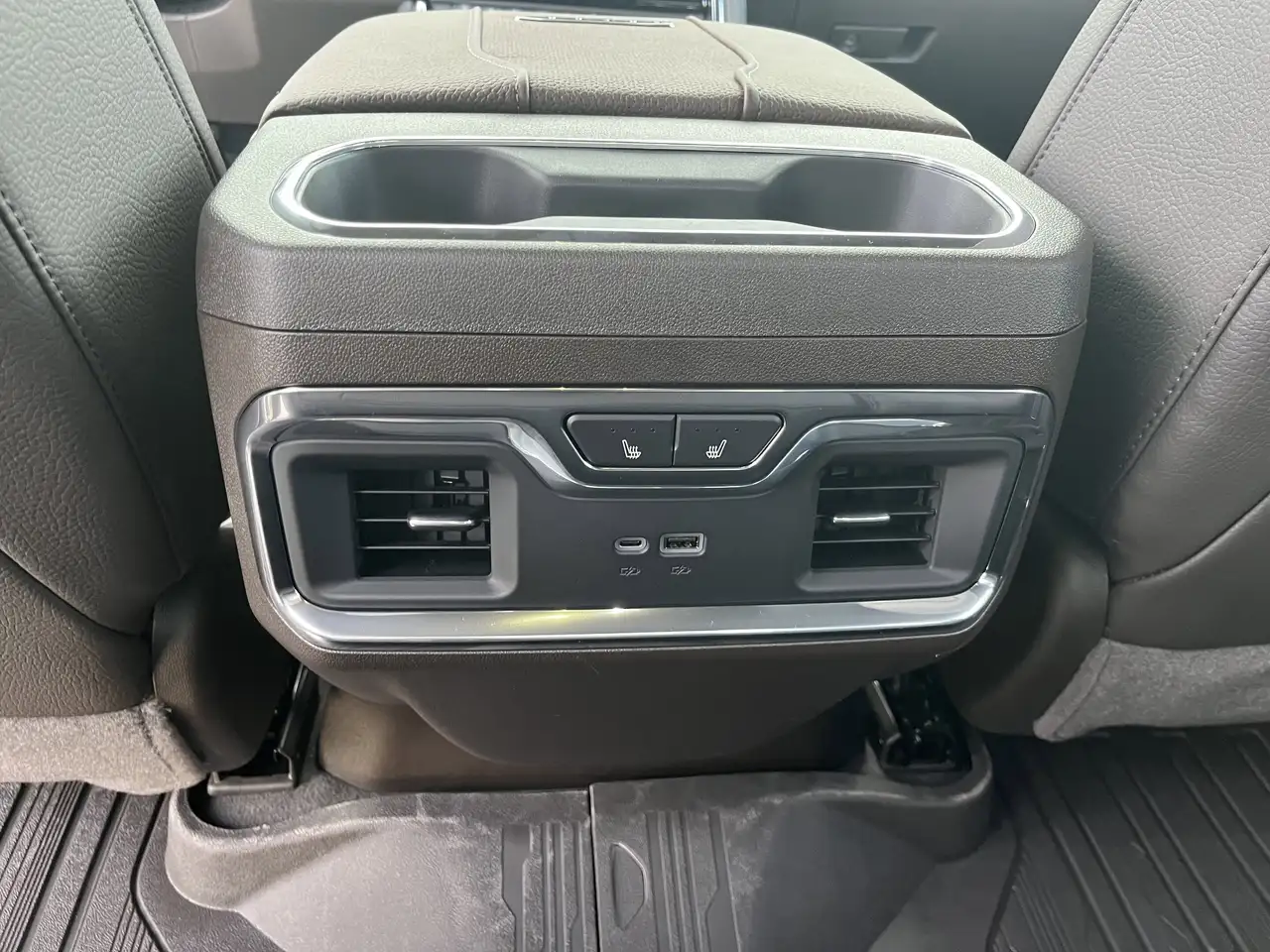 GMC Sierra 3500HD снимка GMC Sierra 3500HD