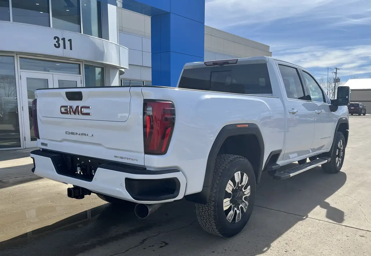 GMC Sierra 3500HD снимка GMC Sierra 3500HD