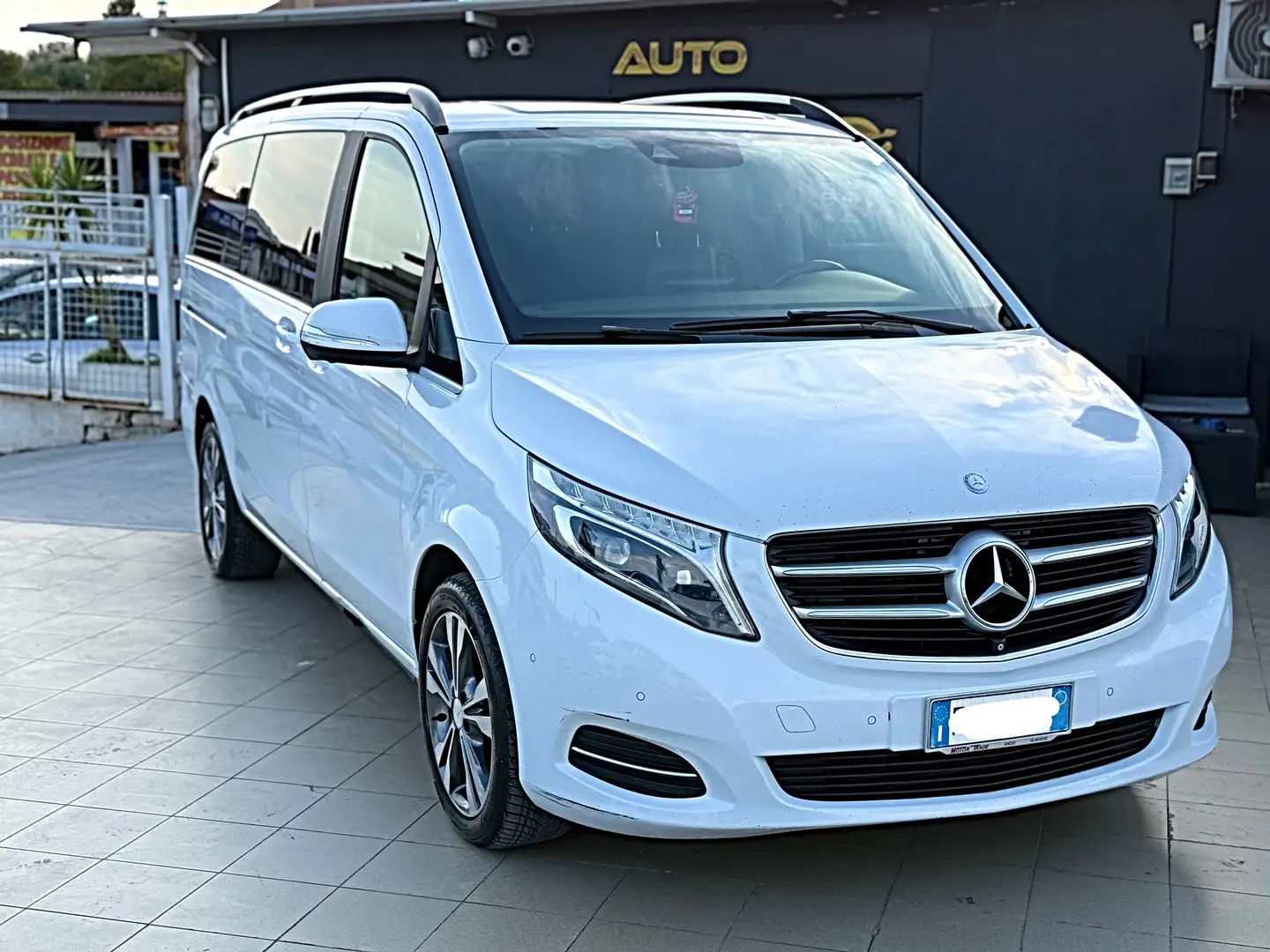 Mercedes-Benz V 220 - 1
