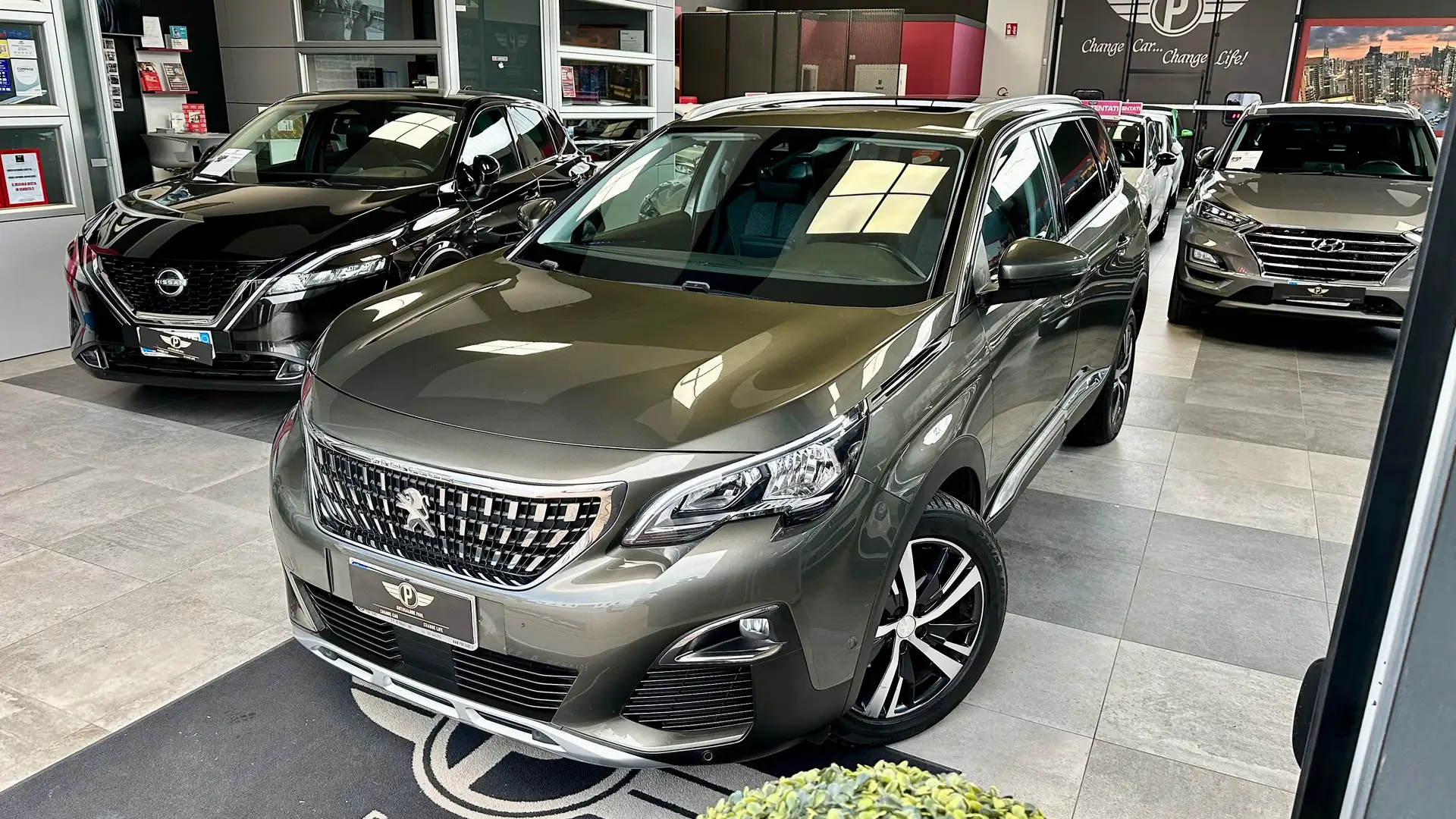 Peugeot 5008 1.5 BlueHDi 130CV S&S 7 Posti Allure Grijs - 1