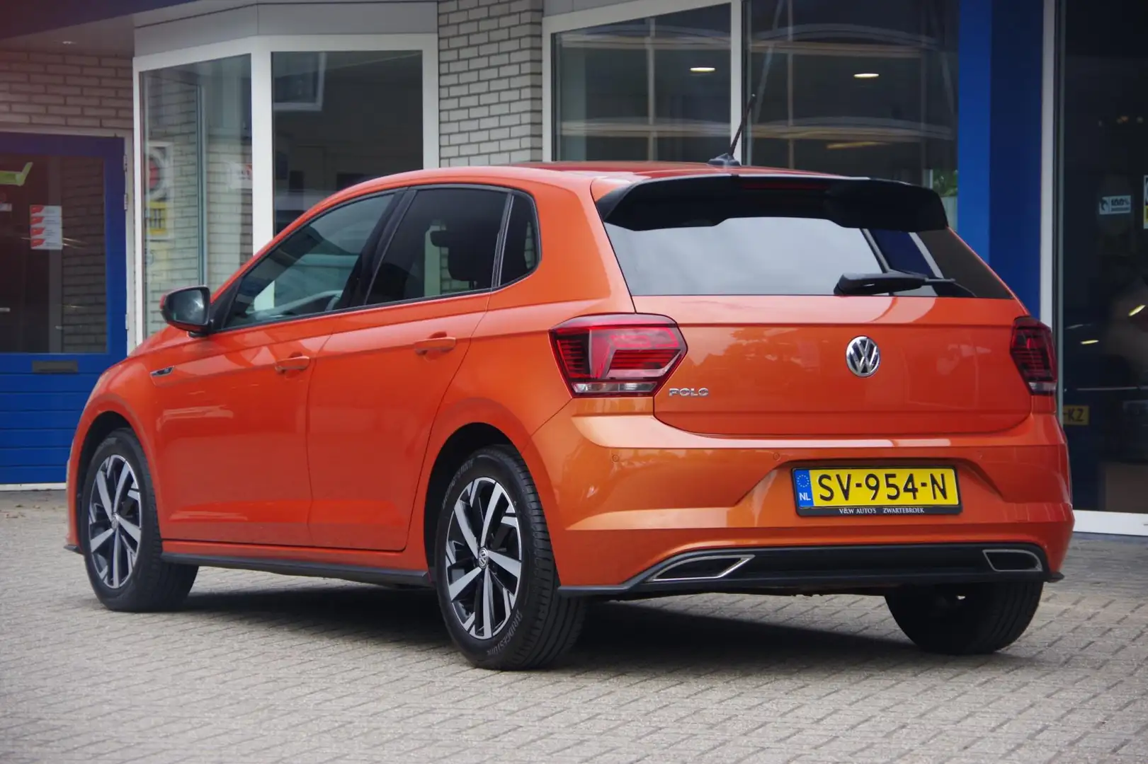 Volkswagen Polo 1.0 TSI AUTOMAAT R-line Panoramadak Camera Carplay Oranje - 2