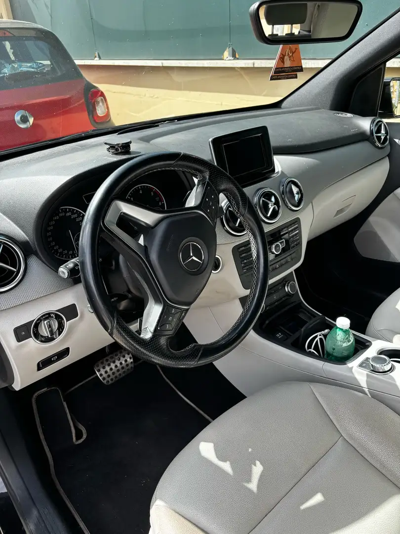 Mercedes-Benz B 180 cdi Premium auto Fekete - 2