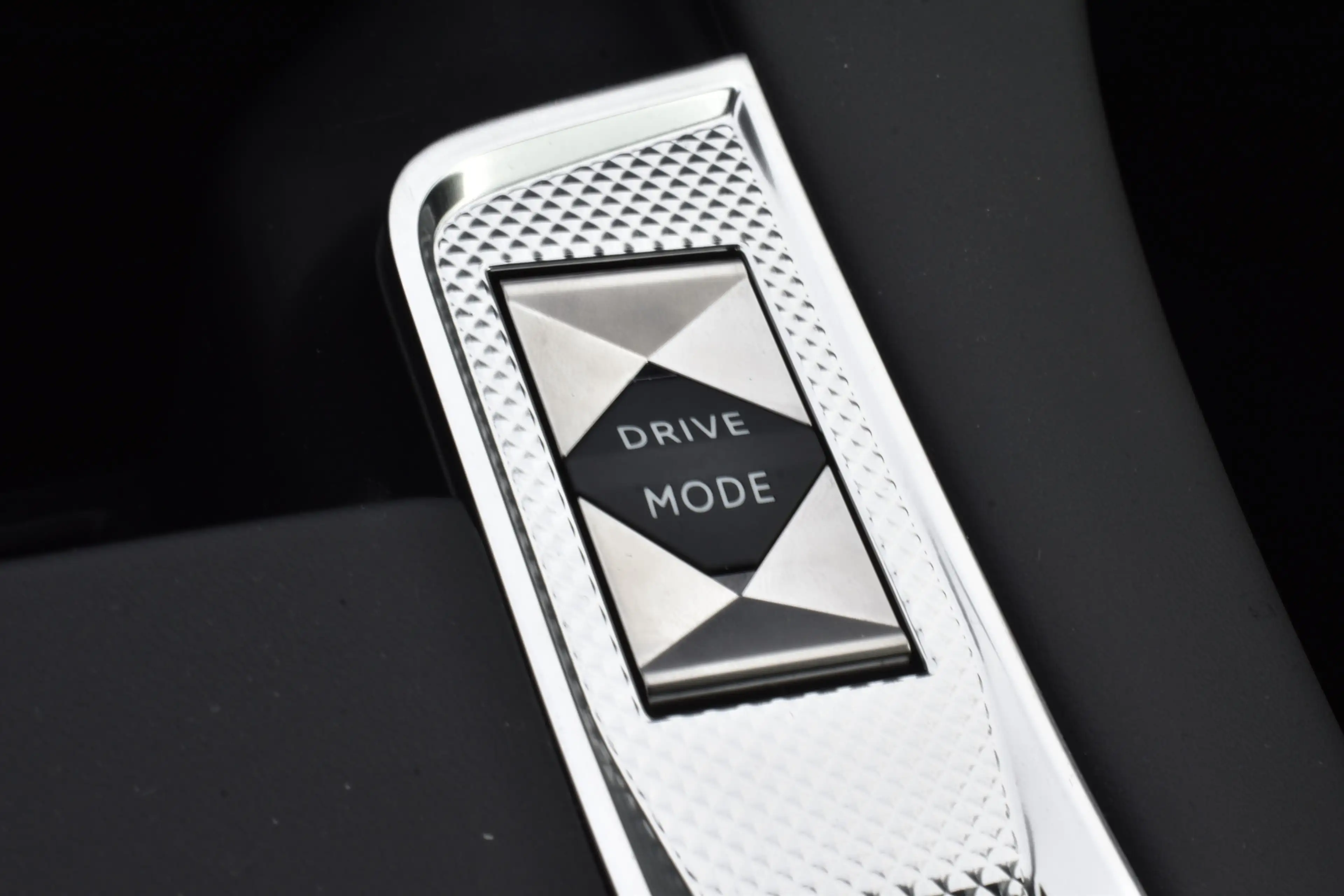 DS Automobiles DS 7 E-Tense 225 Rivoli Leder | Navi | — photo 13