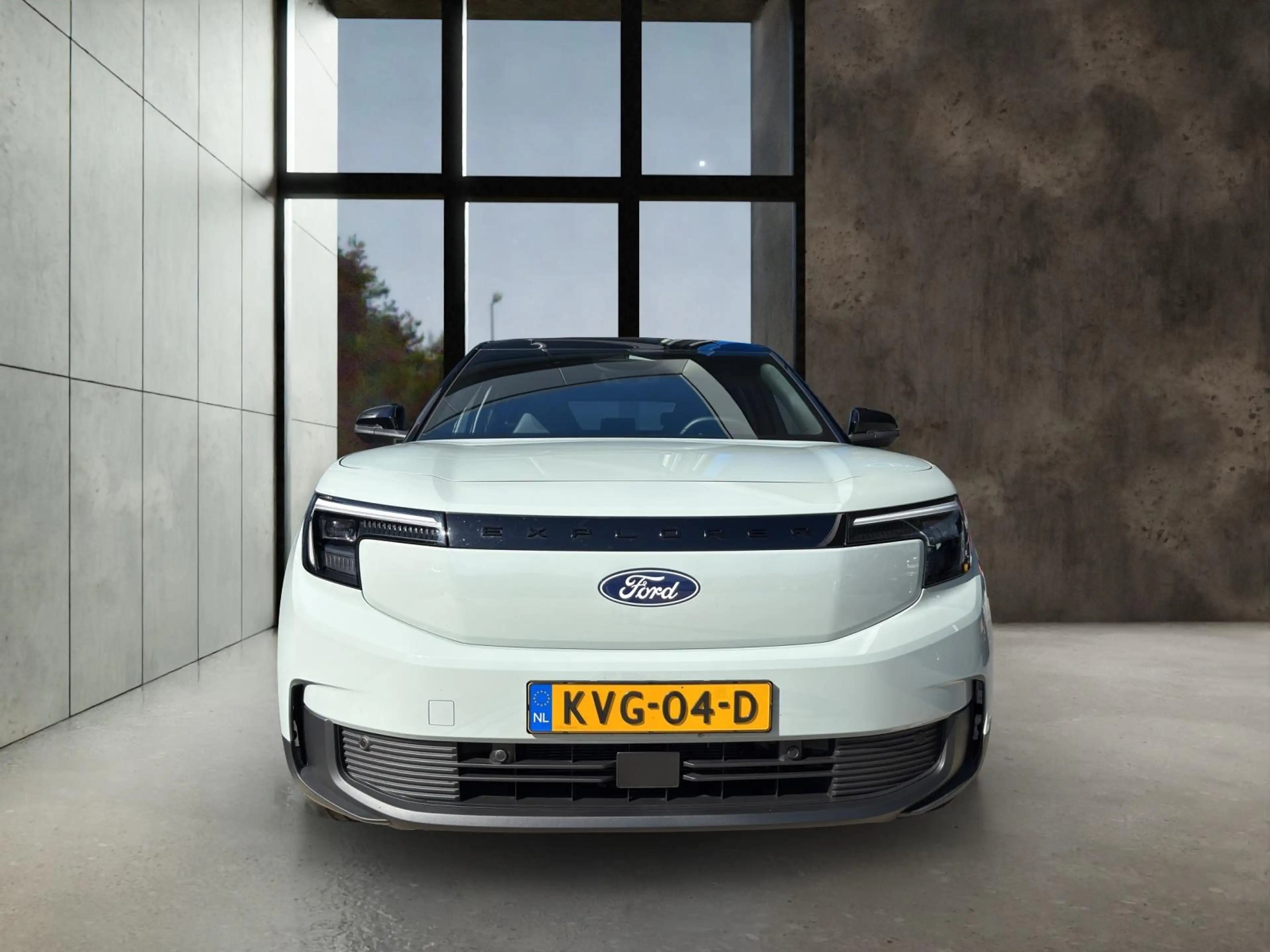 Ford Explorer Collection Extended Range RWD 79 kWh — photo 2