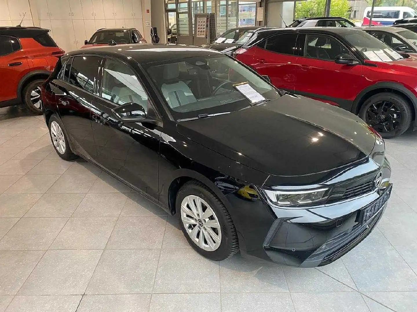 Opel Astra L Lim. 5-trg. Business Elegance Schwarz - 2