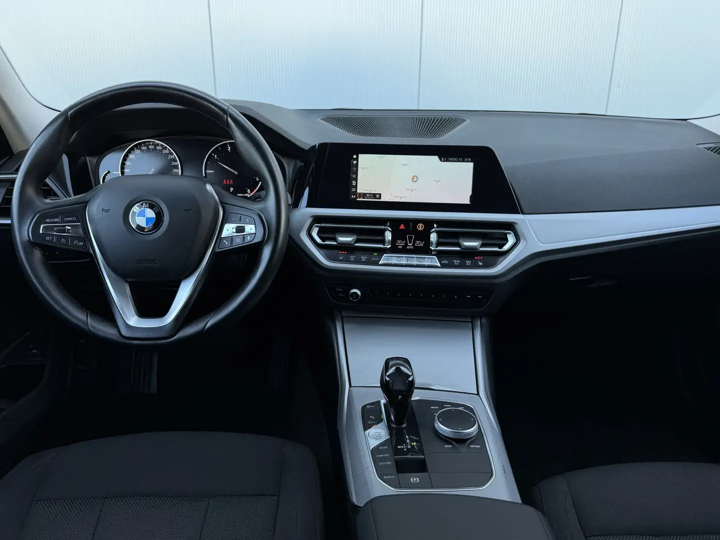 BMW 318 3-serie Touring 318d High Executive Automaat Apple Blauw - 2
