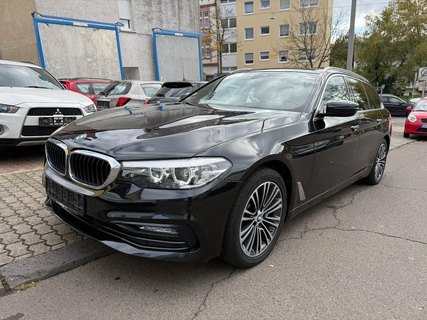 BMW 520 d Touring Sport Line *Schiebedach/Head-Up* Schwarz - 1
