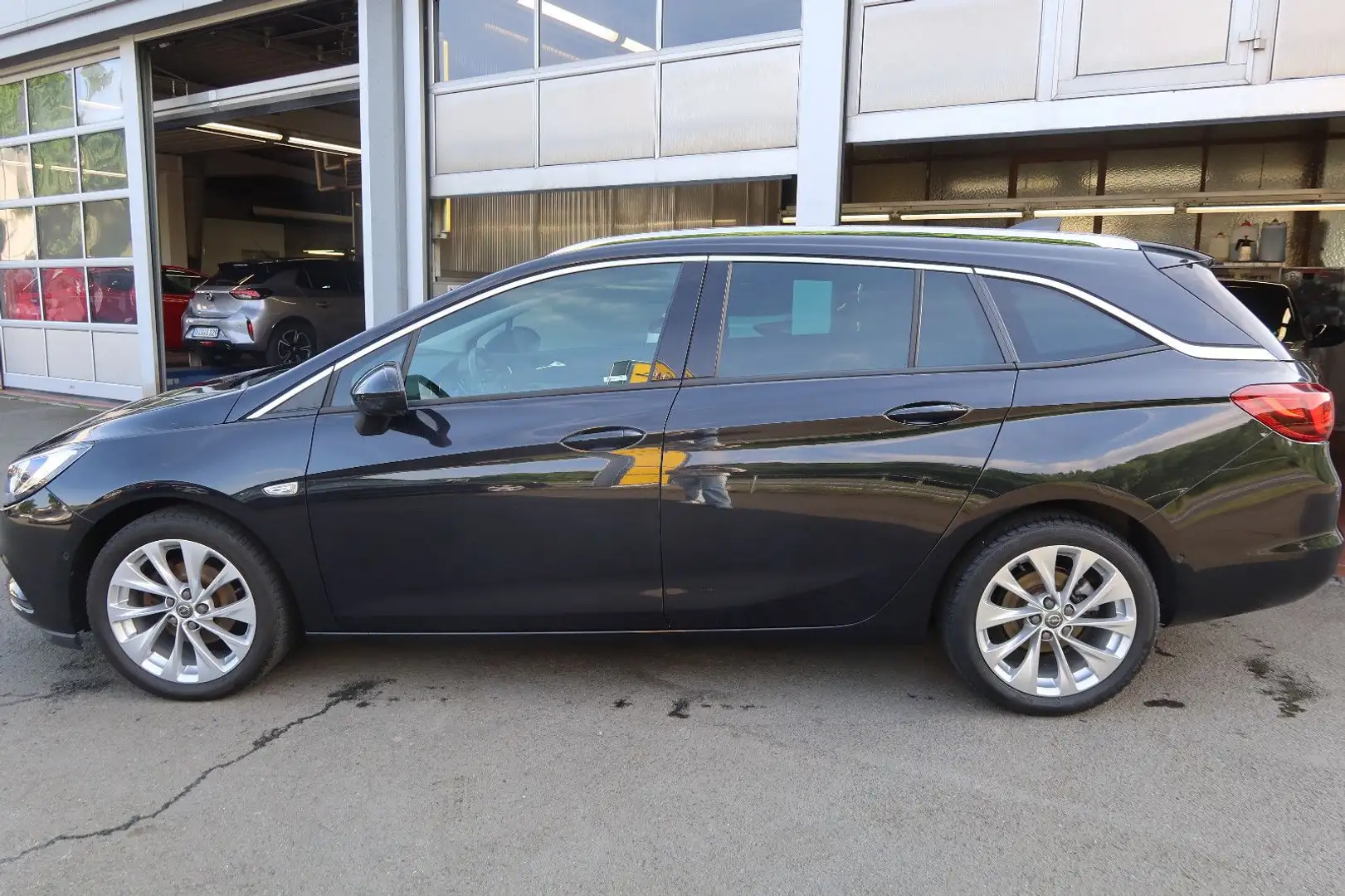 Opel Astra K Sports Tourer Innovation Negro - 2
