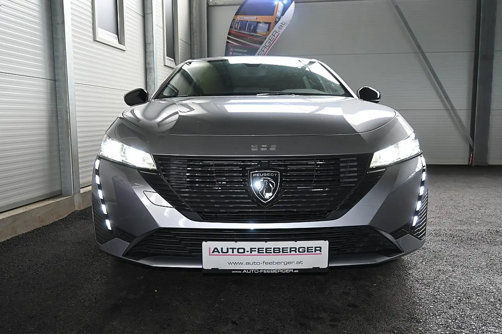 Peugeot 308 SW 1,2 PureTech 130 Active S&S LED,NAVI ! Grau - 2