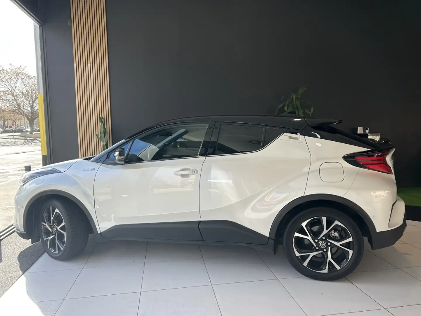 Toyota C-HR 180H Advance Luxury Blanco - 1