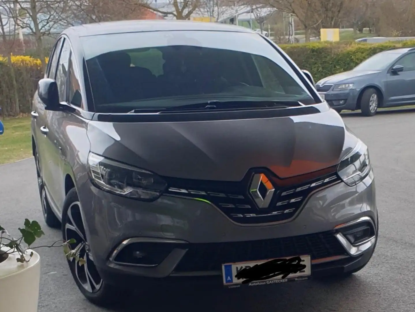 Renault Grand Scenic Grand Scénic TCe 140 EDC PF Black Edition Black Ed Grau - 1
