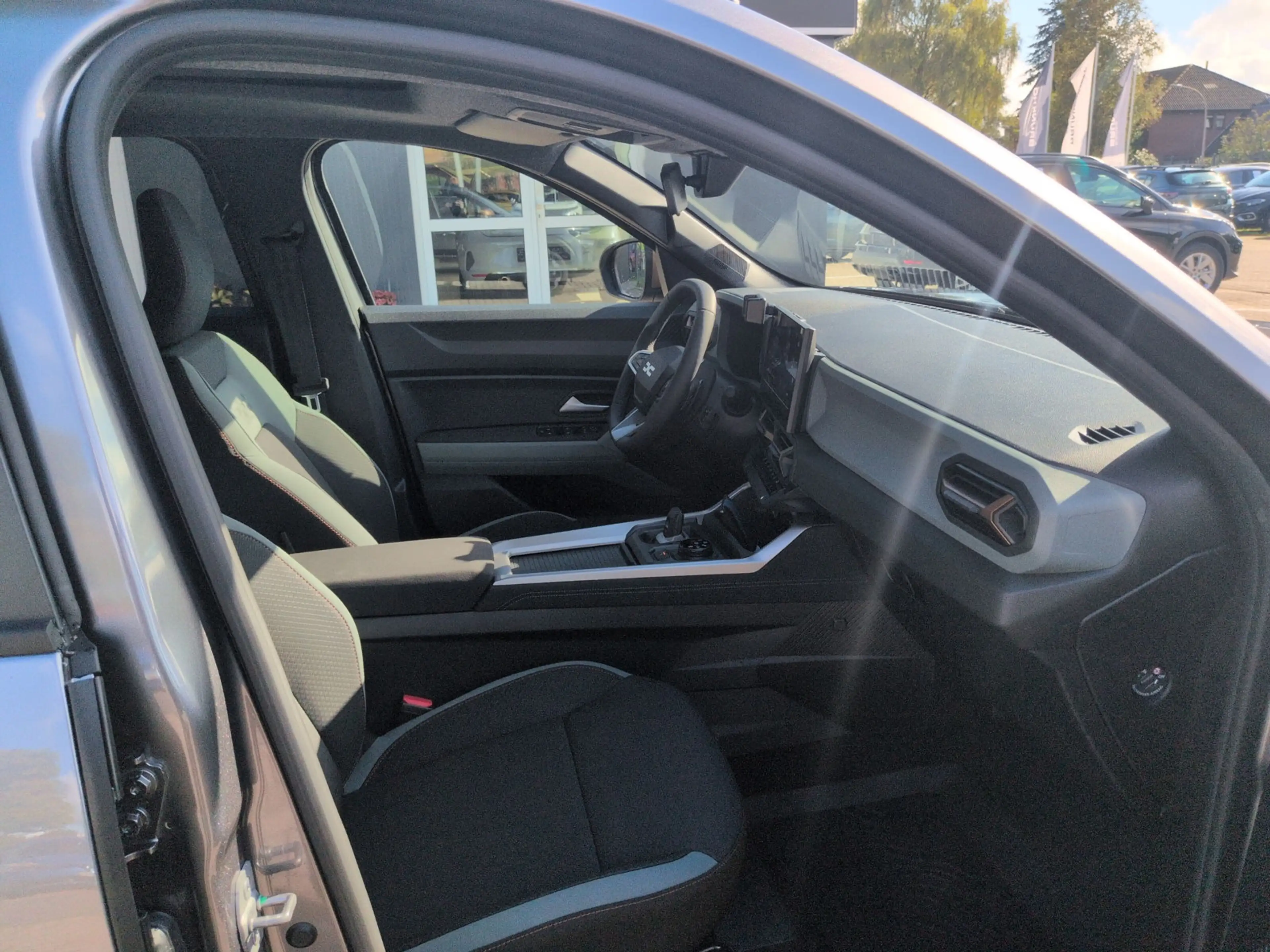 Dacia Bigster hybrid-G 150 EDC 4x4 Extreme Pano+LKHZ+SHZ+PDC+RFK — photo 9