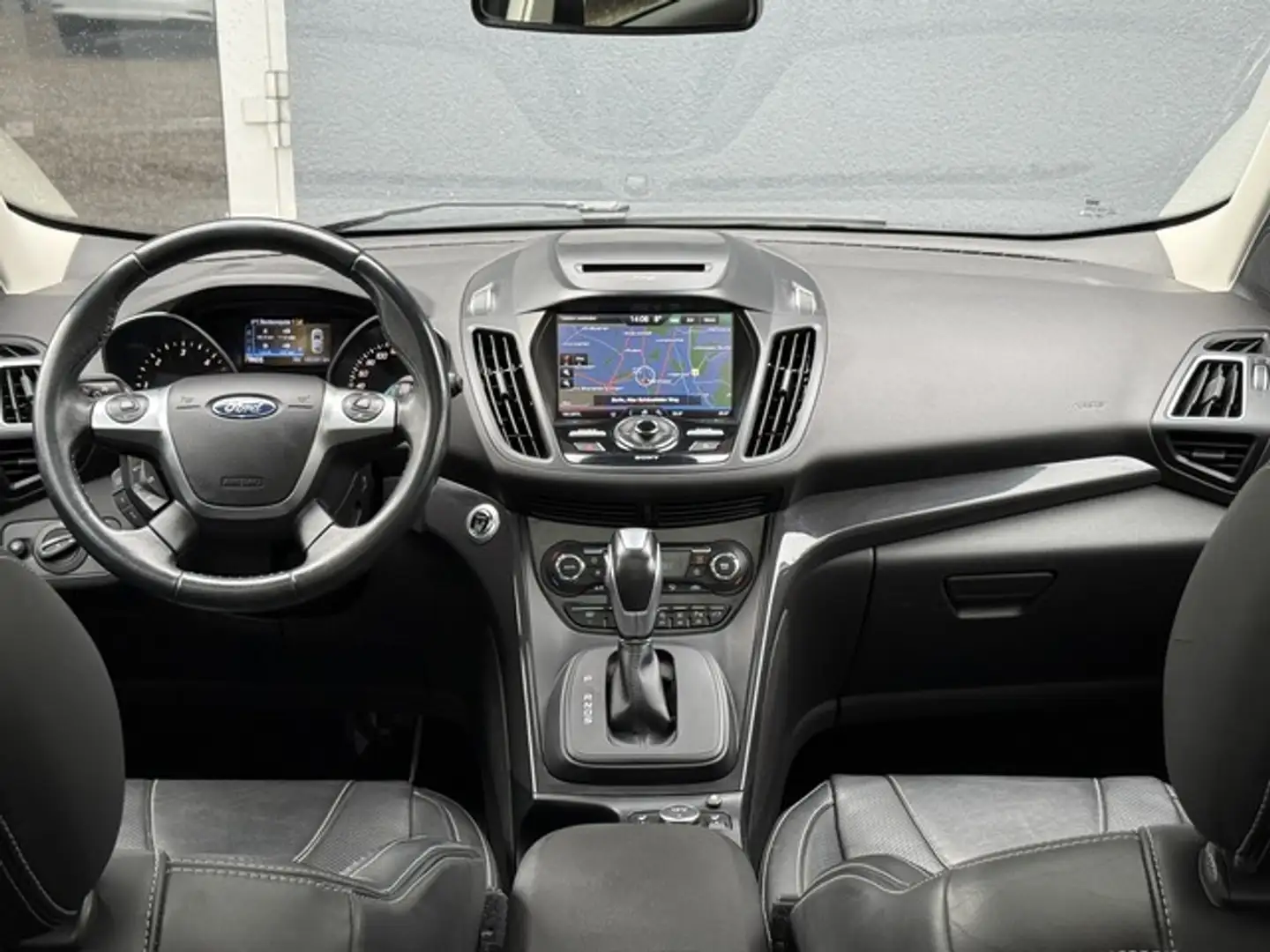 Ford Kuga 4x4 Aut,Leder,Navi,Pano,Xenon ST-Line Wit - 2