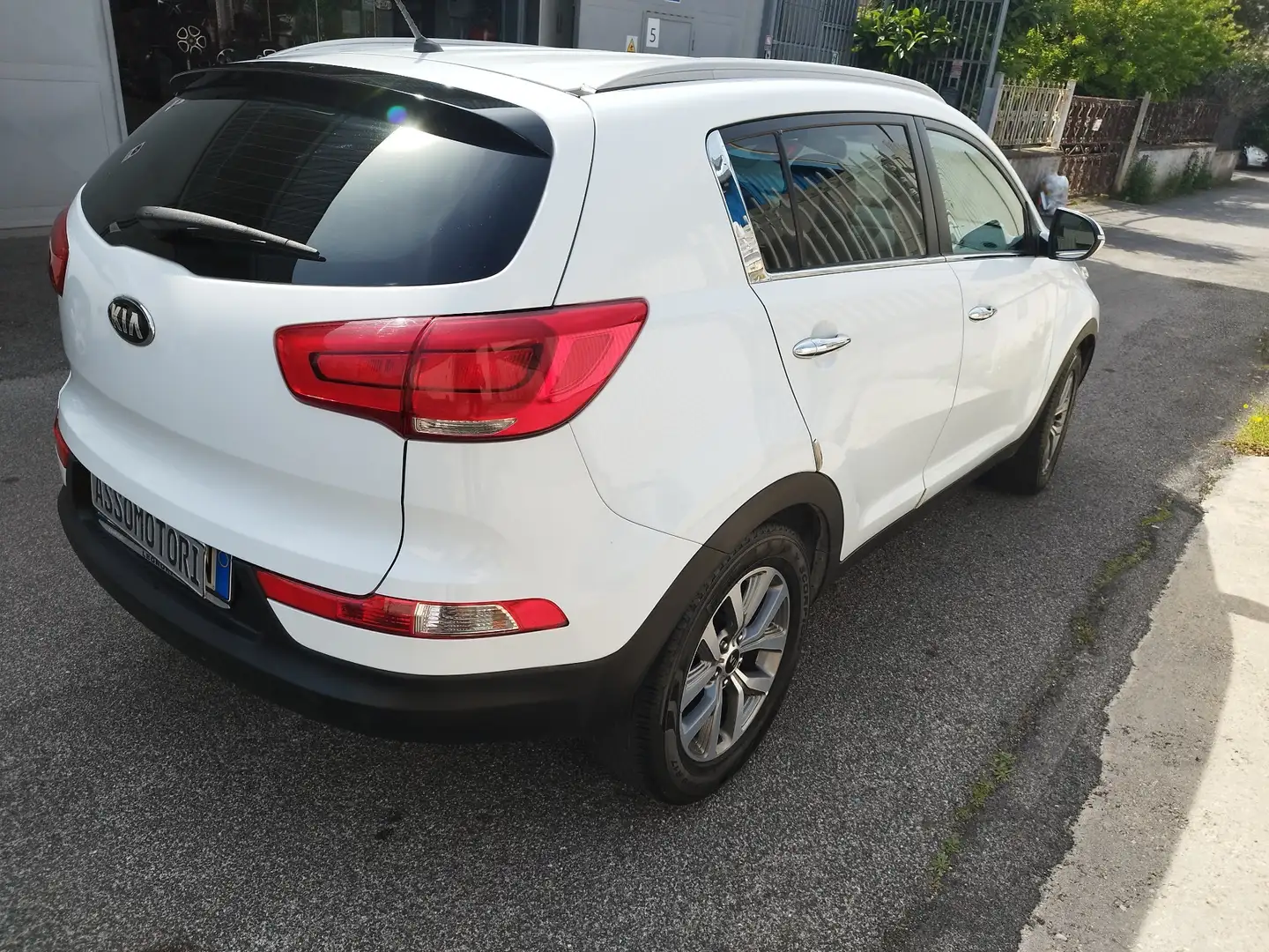 Kia Sportage 1.6 Active 2wd eco Gpl Blanc - 2