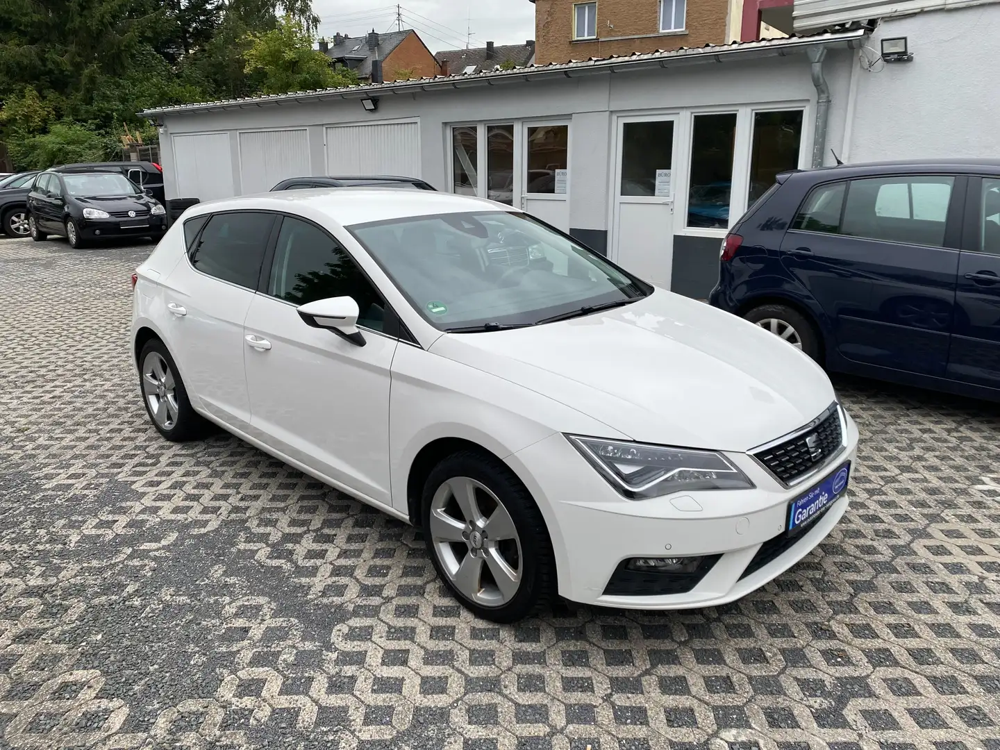 SEAT Leon Xcellence - Garantie, HU 7/27, SitzH, LED, 8 Reif. Weiß - 2