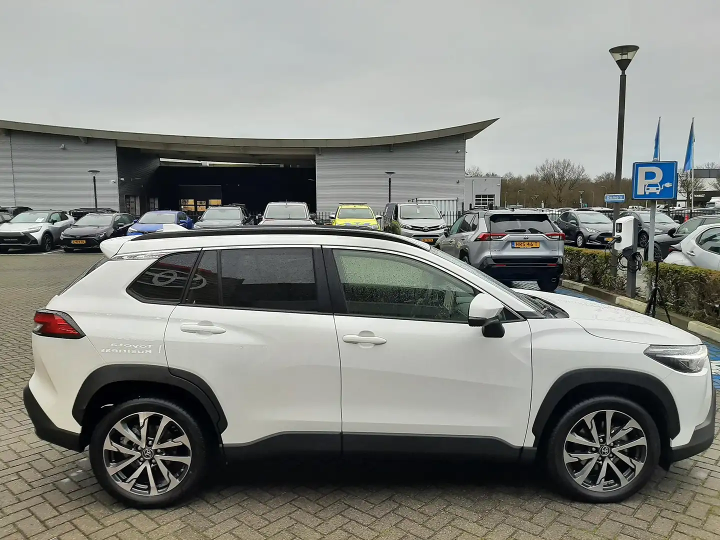 Toyota Corolla Cross Hybrid 140 Dynamic ELEK-KLEP NAVI CLIMA KEYLESS 18 Blanc - 2