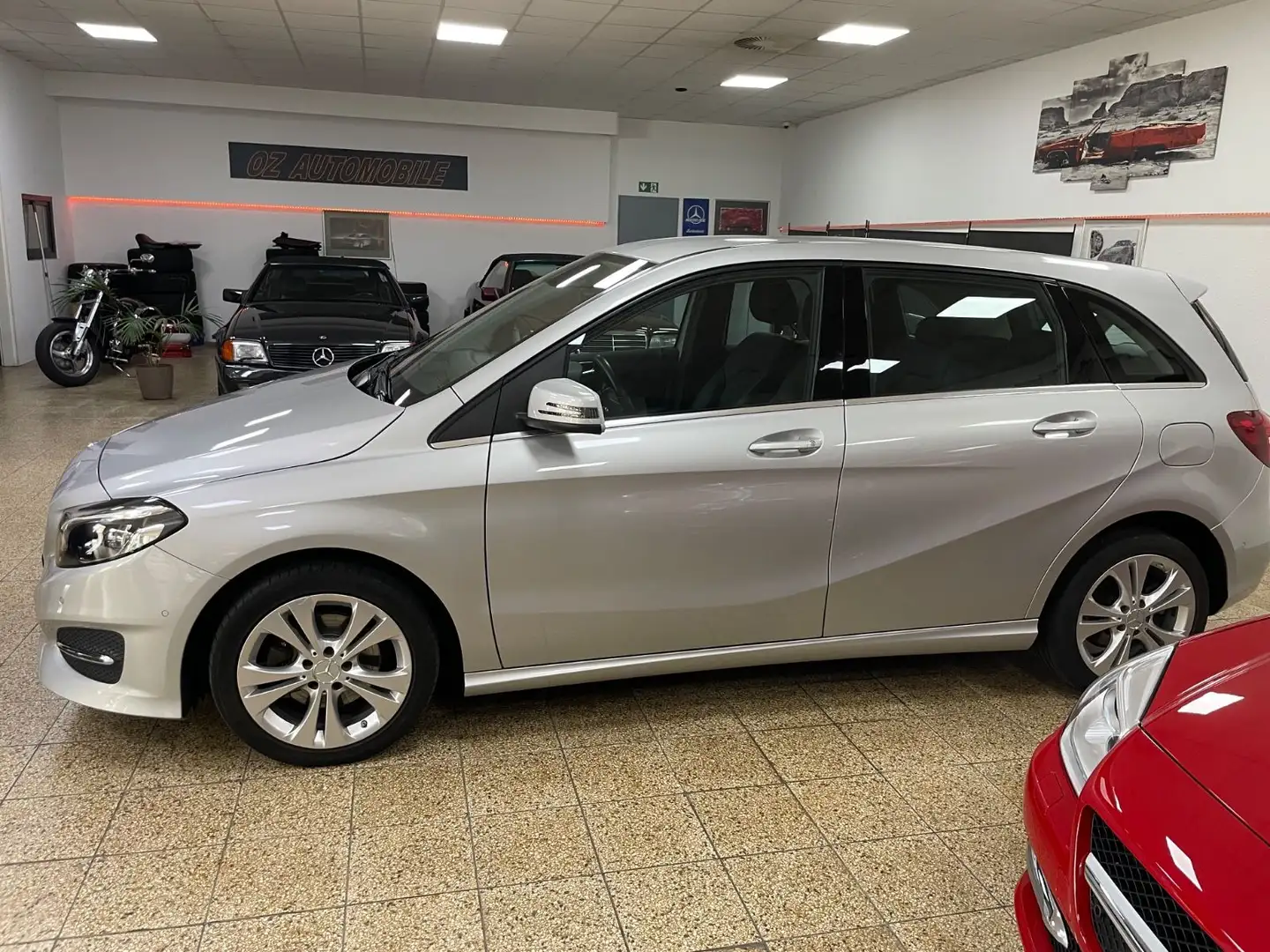Mercedes-Benz B 200 B -Klasse B 200 Aut. Sport Plateado - 2