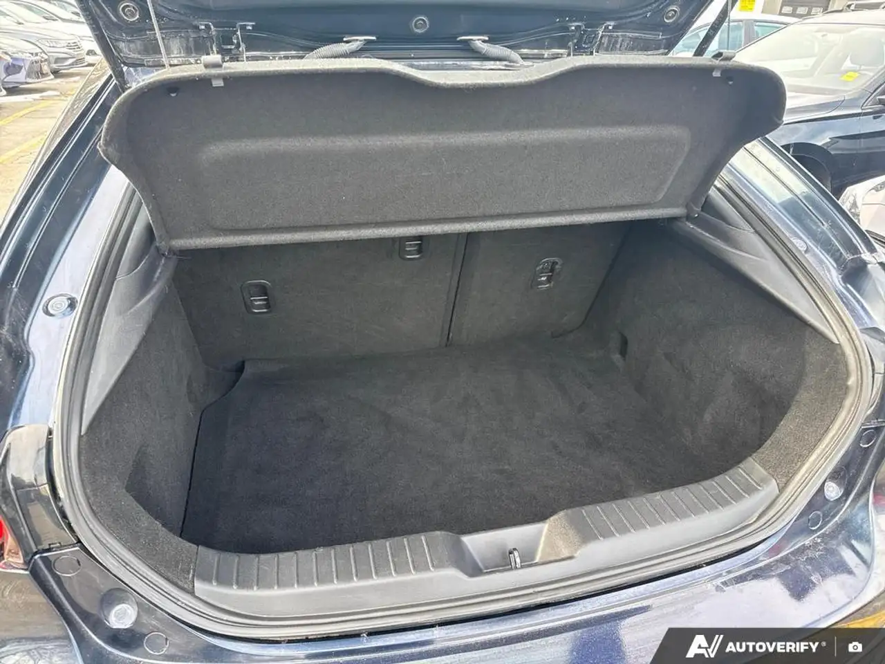 Mazda 3 снимка Mazda 3