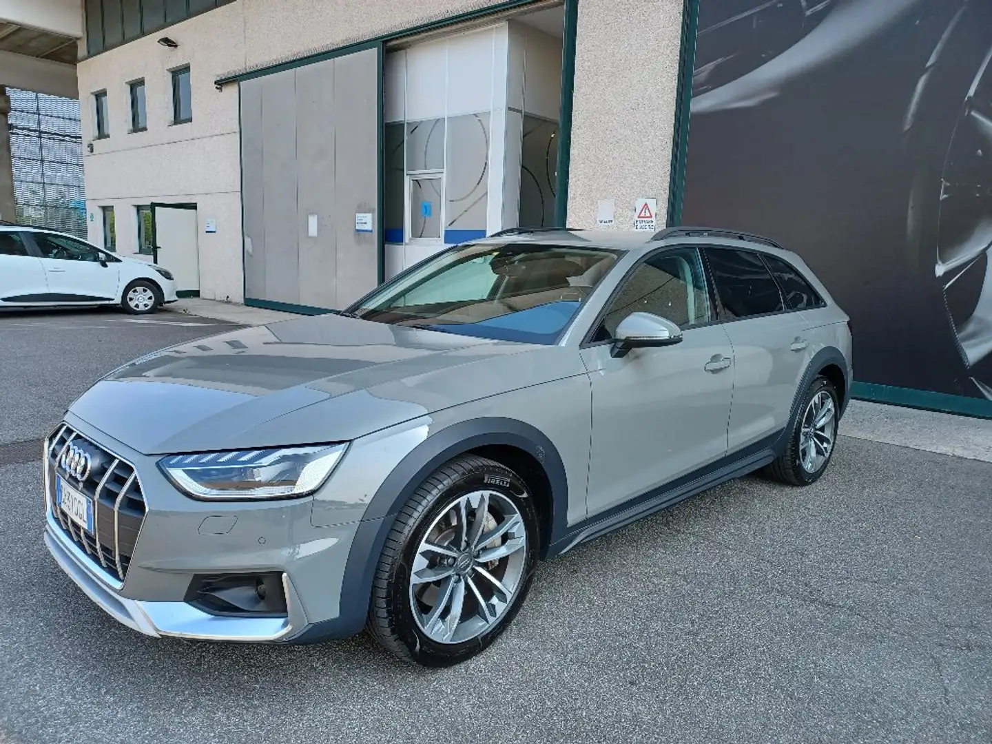 Audi A4 allroad 45 TDI tiptronic Business Evolution Grigio - 2