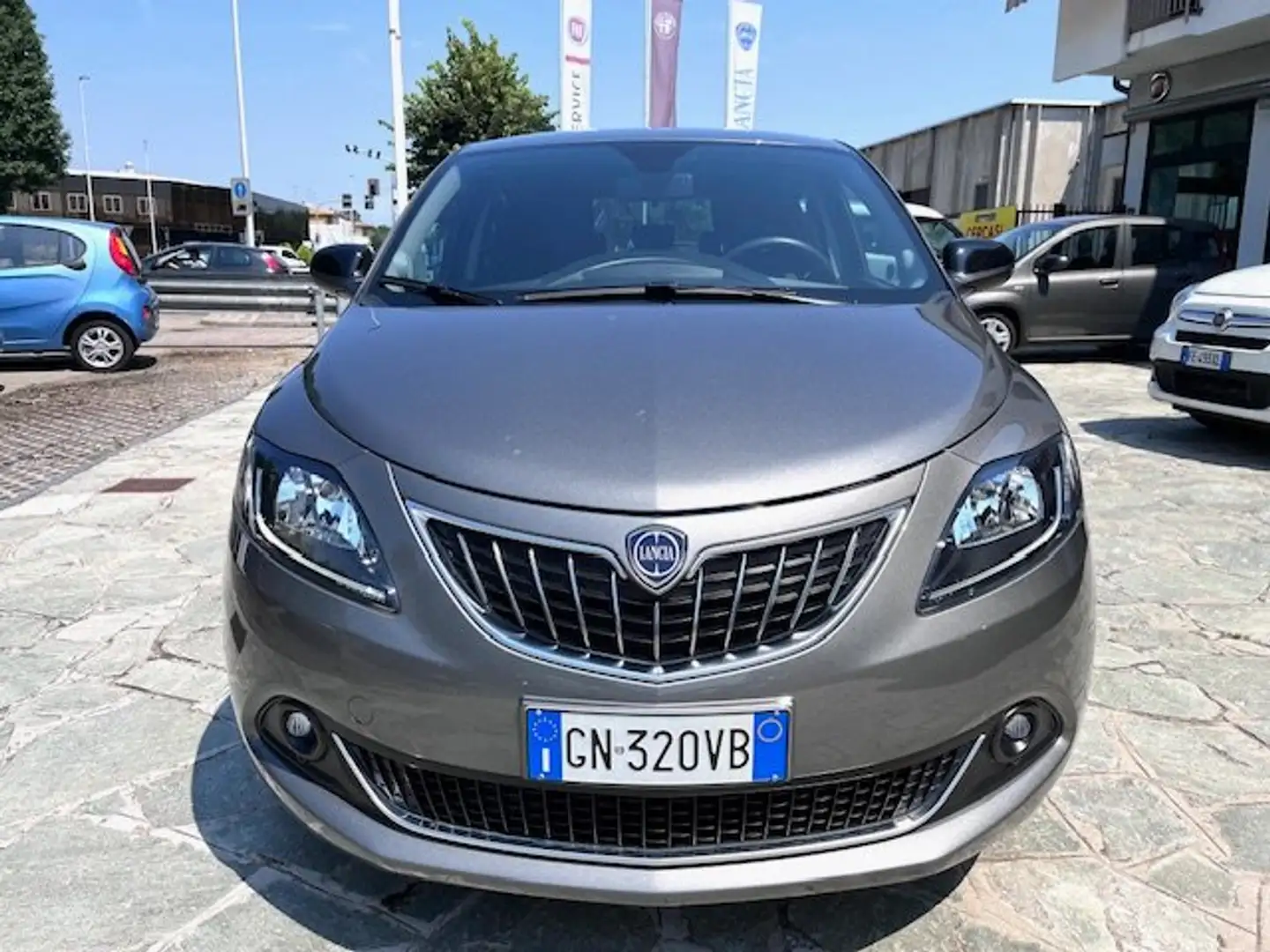 Lancia Ypsilon Ypsilon 1.0 firefly hybrid Gold Plus Grigio - 2
