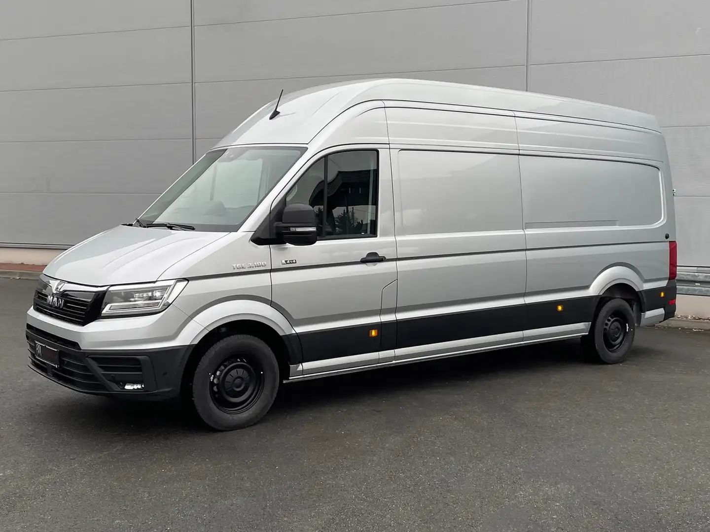 MAN TGE 3.180 L4H4 Kasten 4x4 Superhochdach ACC AHK Plateado - 1