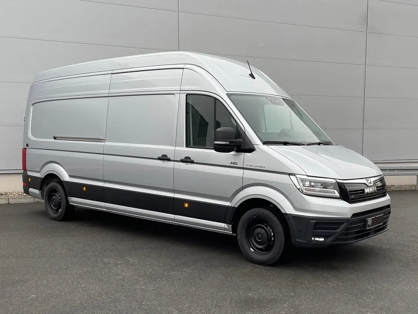 MAN TGE 3.180 L4H4 Kasten 4x4 Superhochdach ACC AHK Plateado - 2