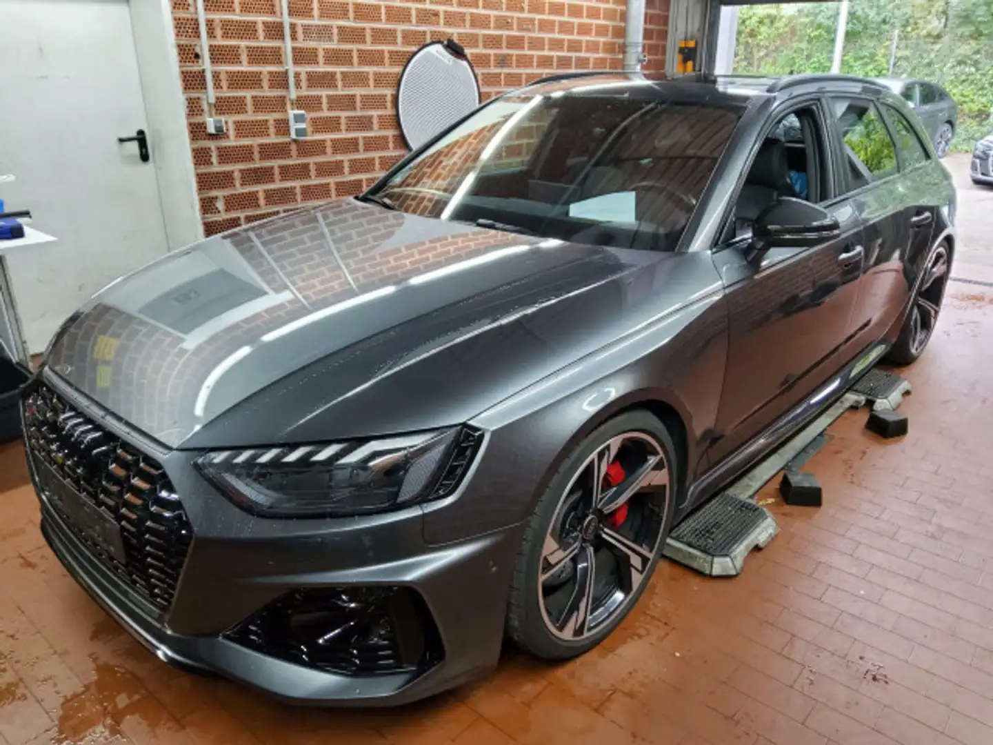 Audi RS4 2.9 TFSI MATRIX PANO AHK 280 KMH HuD Grau - 2