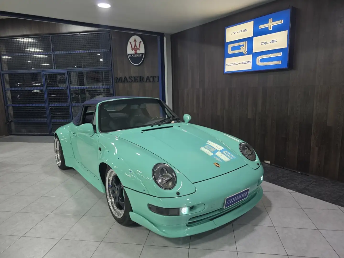 Porsche 993 Carrera Cabrio Verde - 1