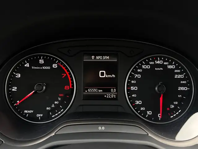 Audi Q2 view 8