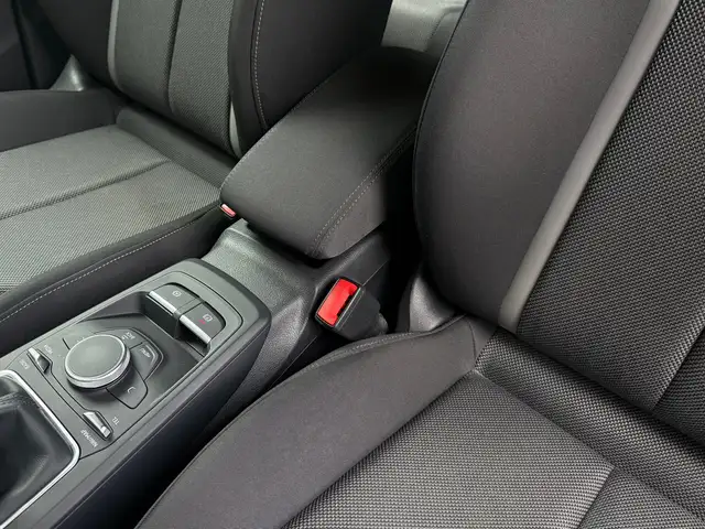 Audi Q2 view 24
