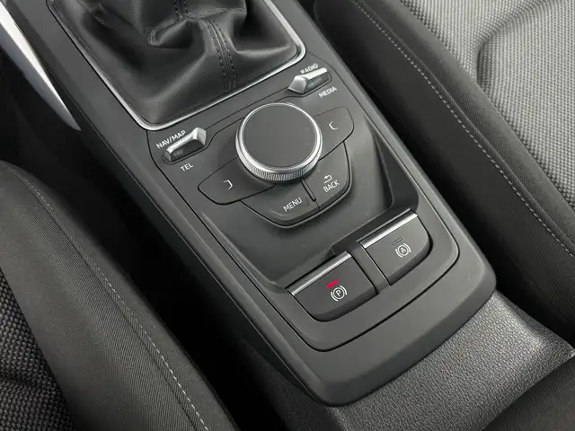 Audi Q2 view 22