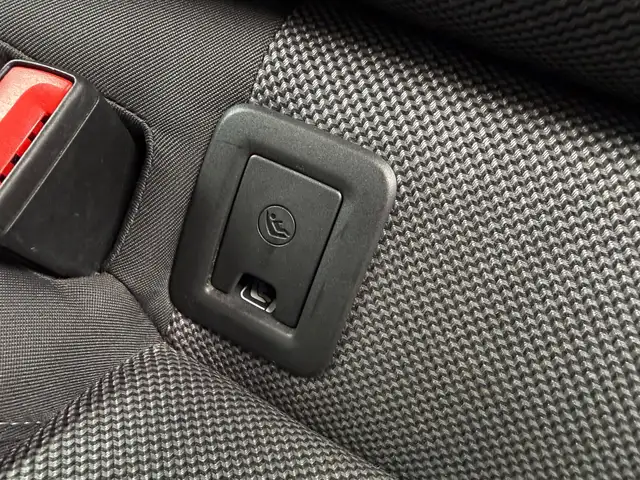 Audi Q2 view 25
