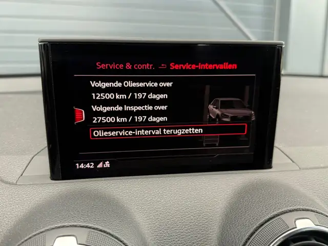 Audi Q2 view 19