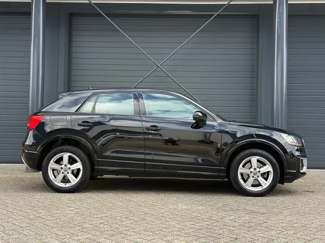 Audi Q2 view 6