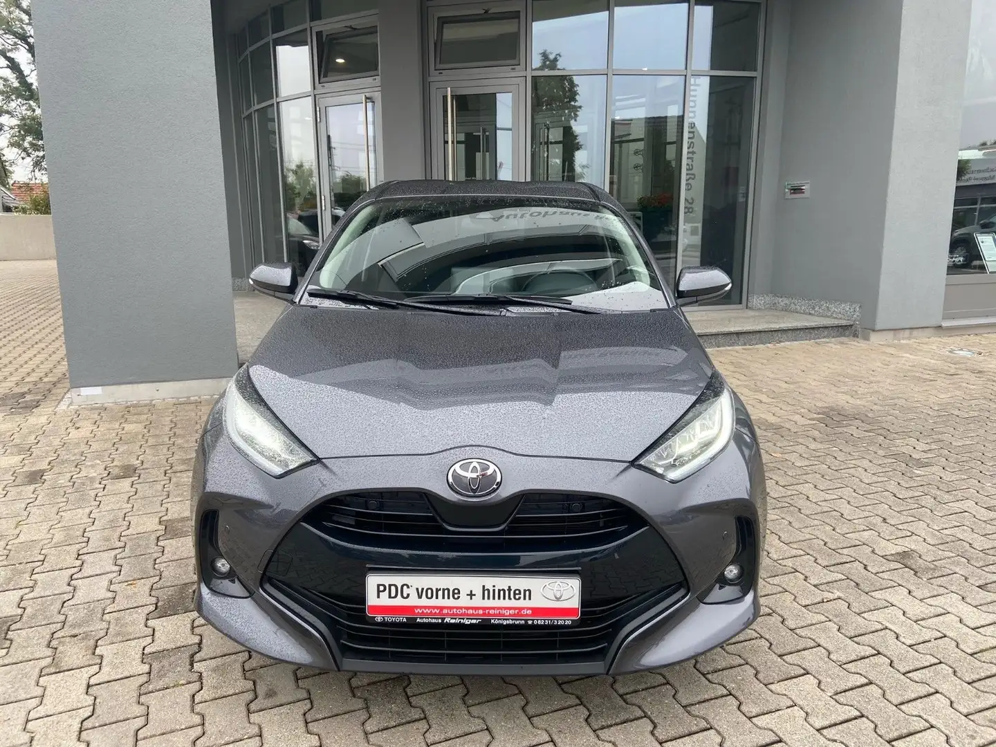 Toyota Yaris 1.5l VVT-i Style*PDC,SHZ,Kamera,Tempomat Grijs - 2