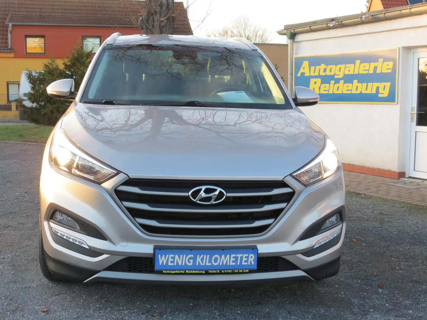 Hyundai TUCSON Intro Edition 4WD Aut.!! 2.Hd. Erst 67Tkm! Beige - 2