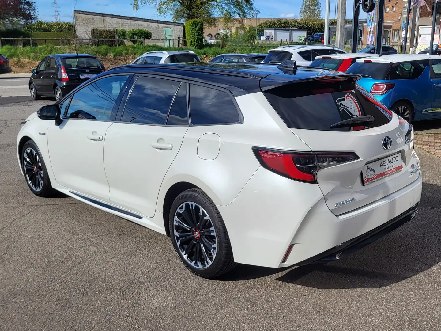 Toyota Corolla Touring SW 1.8 Hybrid GR Sport e-CVT Wit - 2