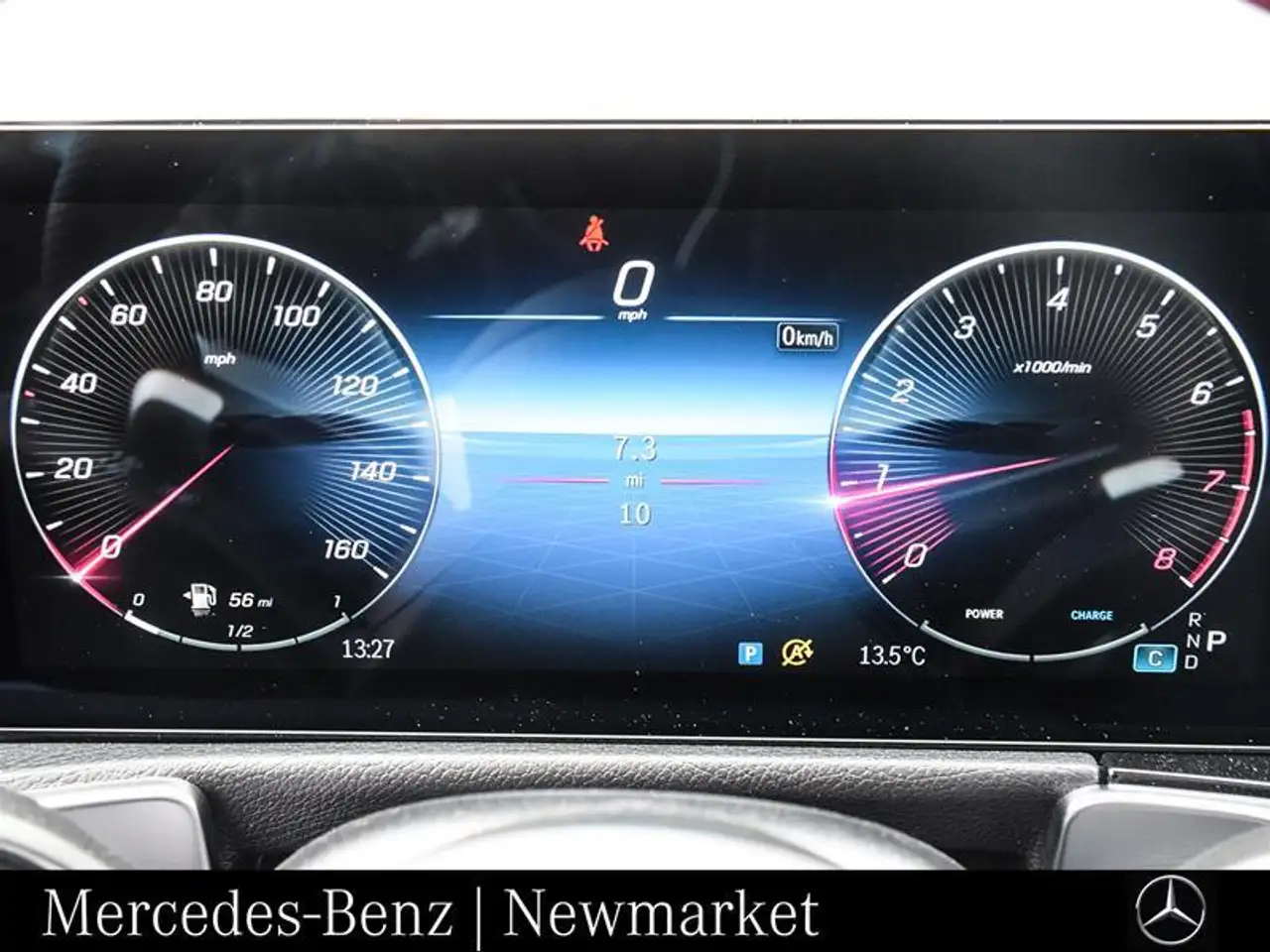 Mercedes-Benz GLB снимка Mercedes-Benz GLB
