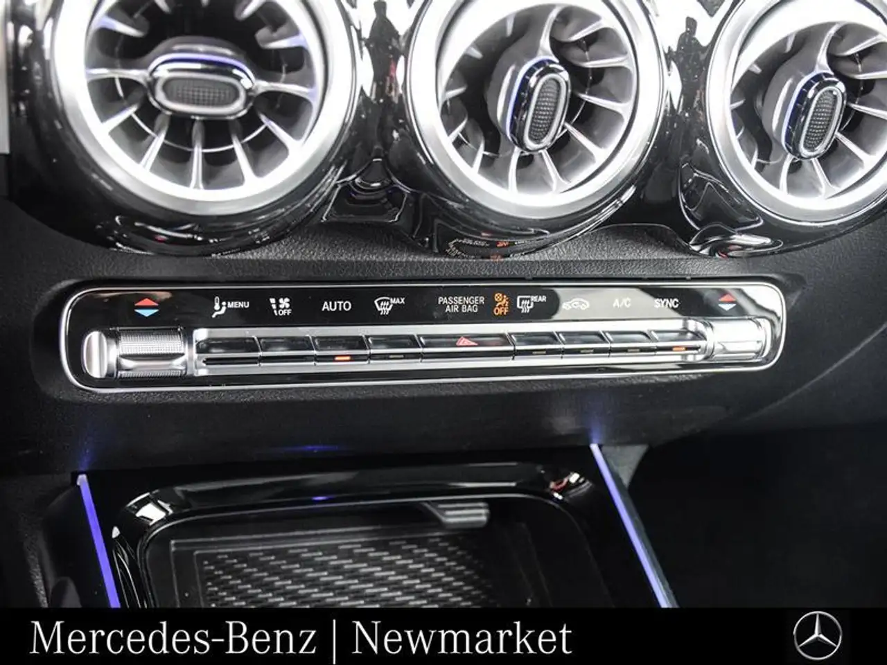 Mercedes-Benz GLB снимка Mercedes-Benz GLB