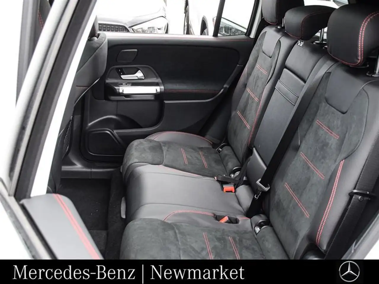 Mercedes-Benz GLB снимка Mercedes-Benz GLB