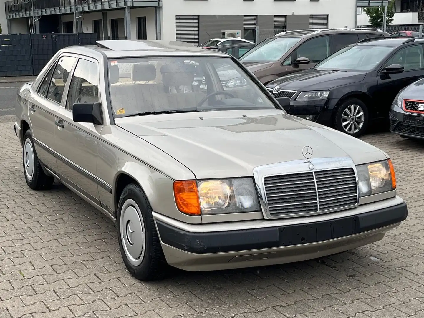 Mercedes-Benz E 300 H-Kennzeichen Klima Automatik Schiebedach Zlatna - 2