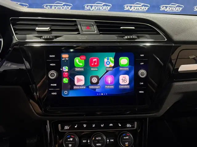 Volkswagen Touran view 3