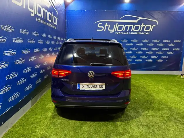 Volkswagen Touran view 13