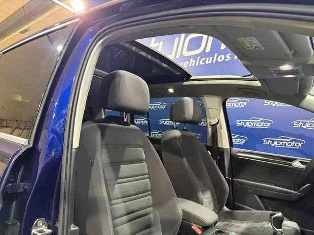 Volkswagen Touran view 5