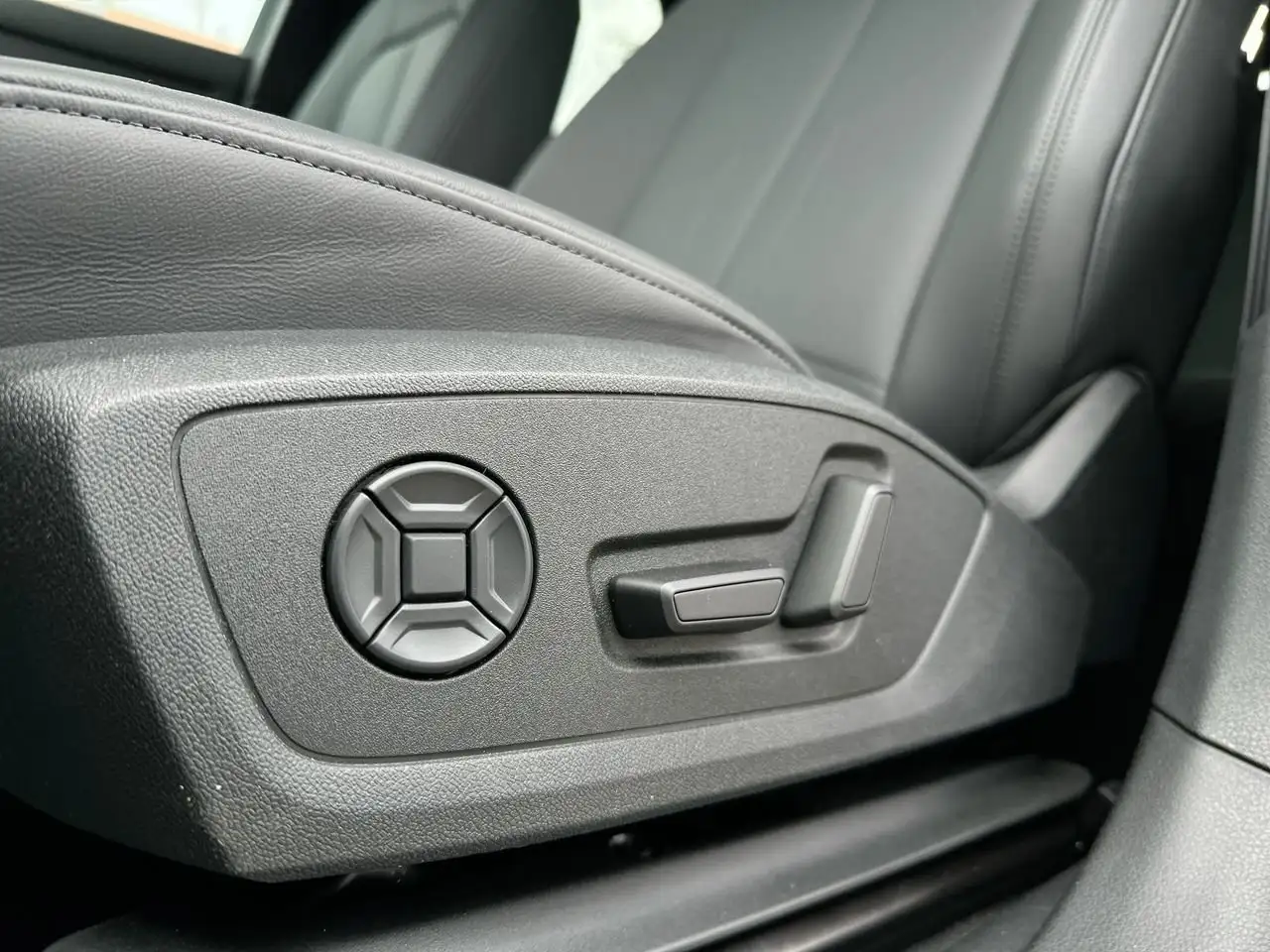 Audi Q3 снимка Audi Q3