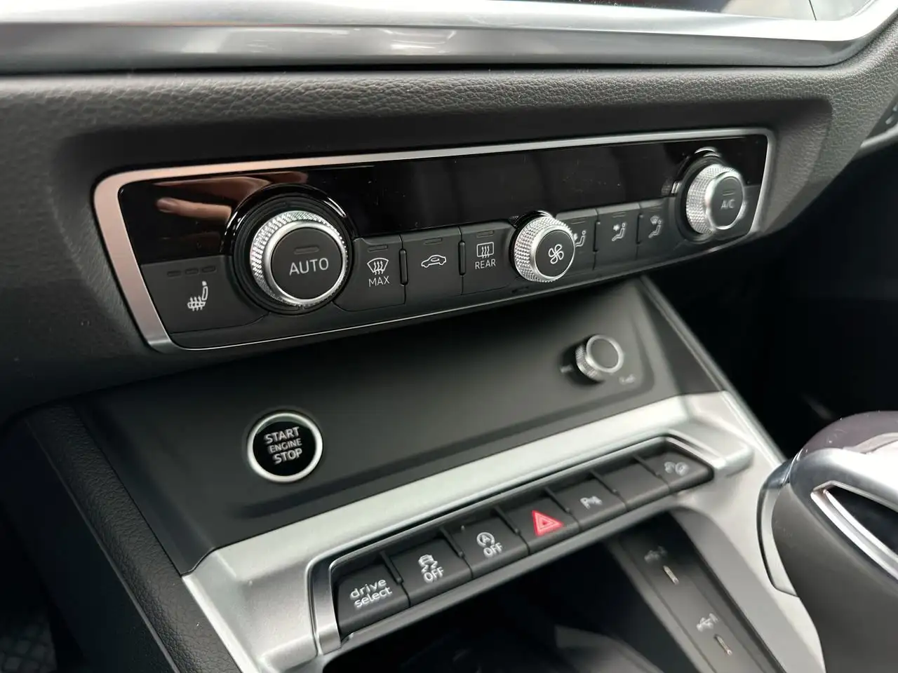 Audi Q3 снимка Audi Q3