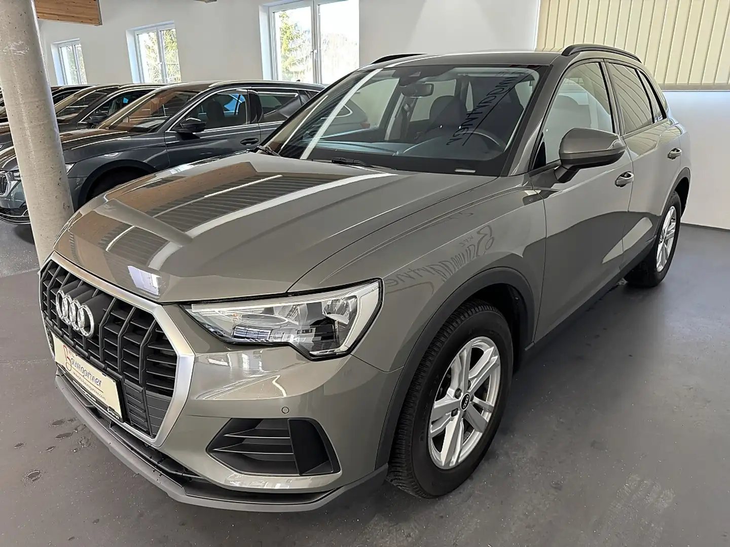 Audi Q3 35 TDI S-tronic *LED*NAVI*Sitzheizung*Virtual C... Grau - 2