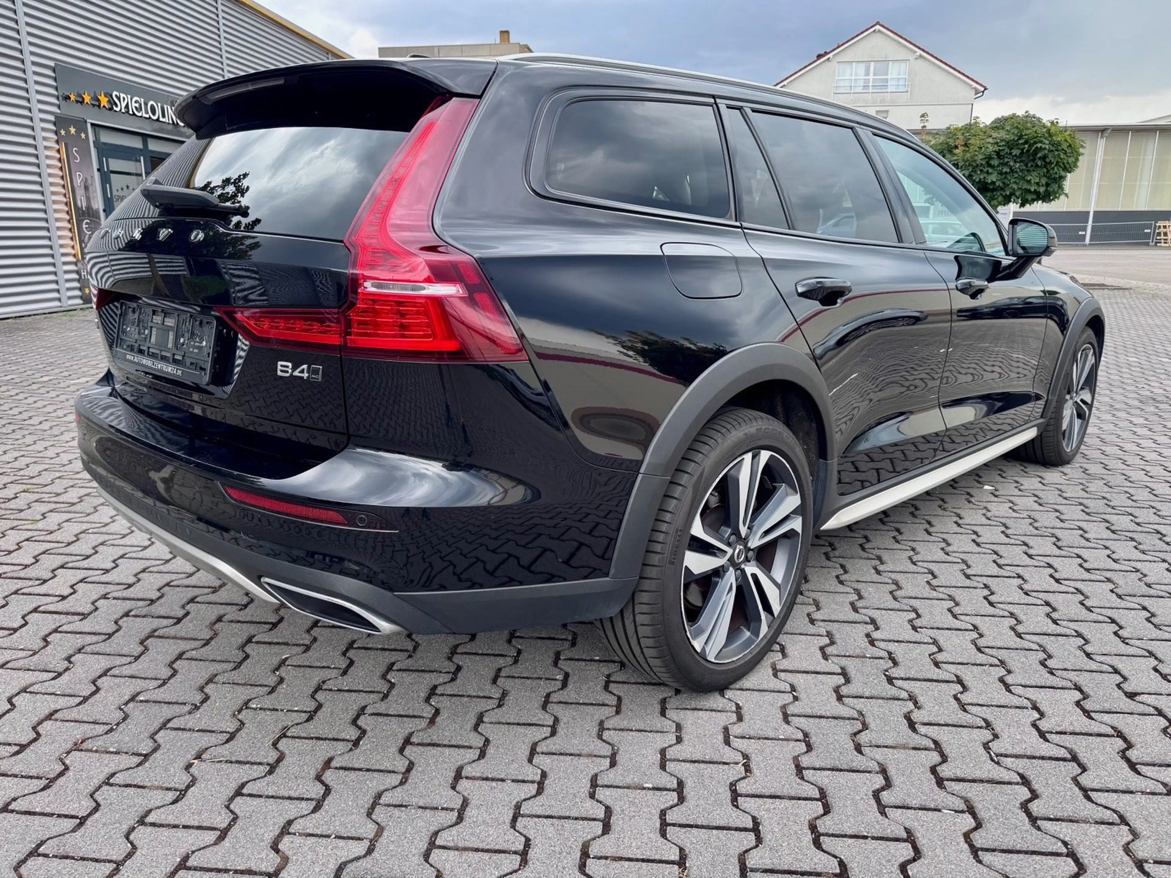 Volvo V60 Cross Country Pro AWD - DAB+LEDER+PILOT-ASSIST+XENIUM+CAM+19" — photo 4