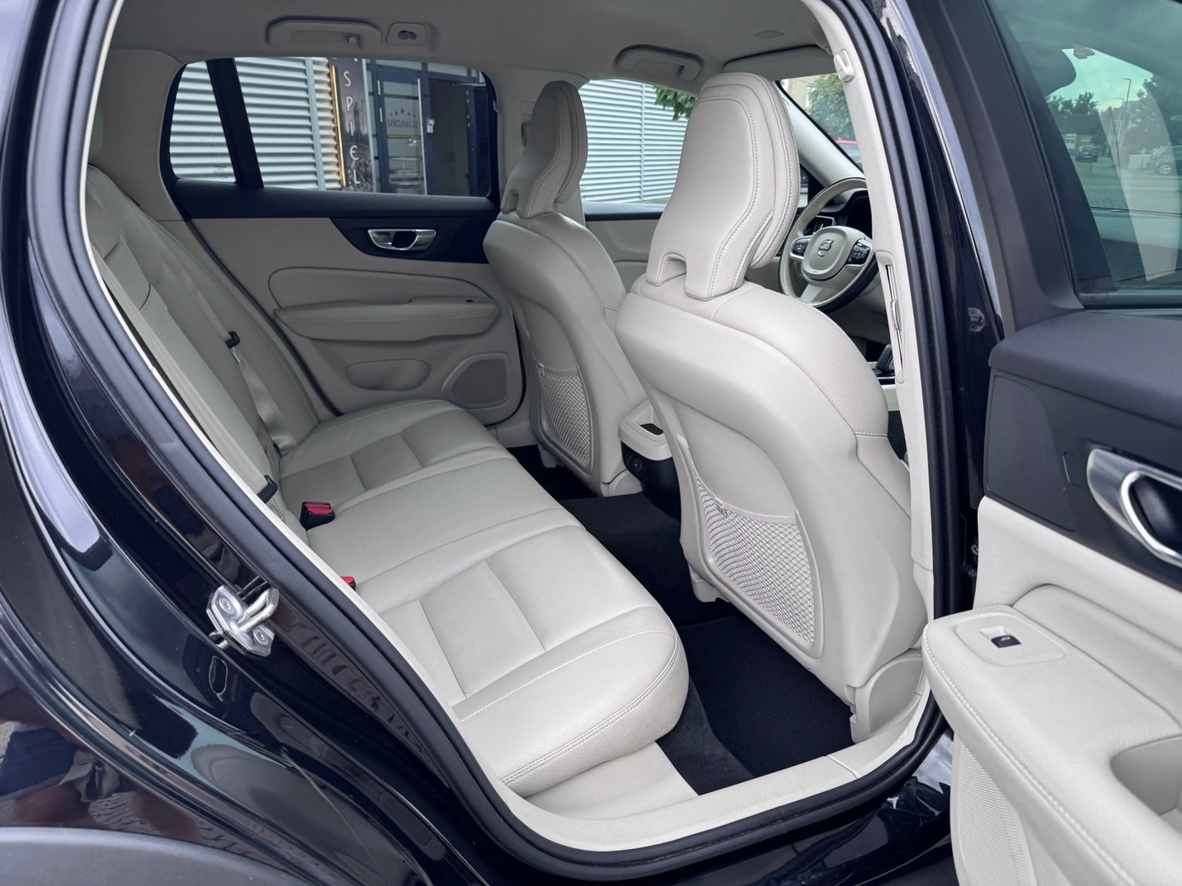 Volvo V60 Cross Country Pro AWD - DAB+LEDER+PILOT-ASSIST+XENIUM+CAM+19" — photo 8